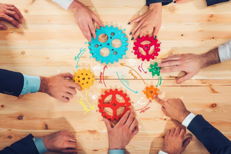 Business,Team,Connect,Pieces,Of,Gears,Like,A,Teamwork,And