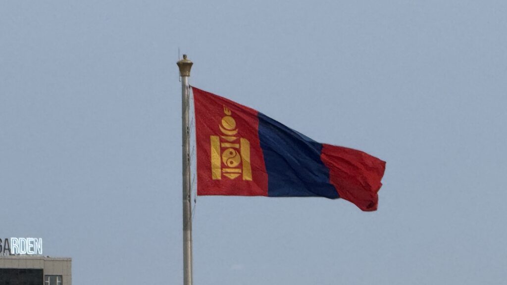 Le drapeau mongol flotte au vent